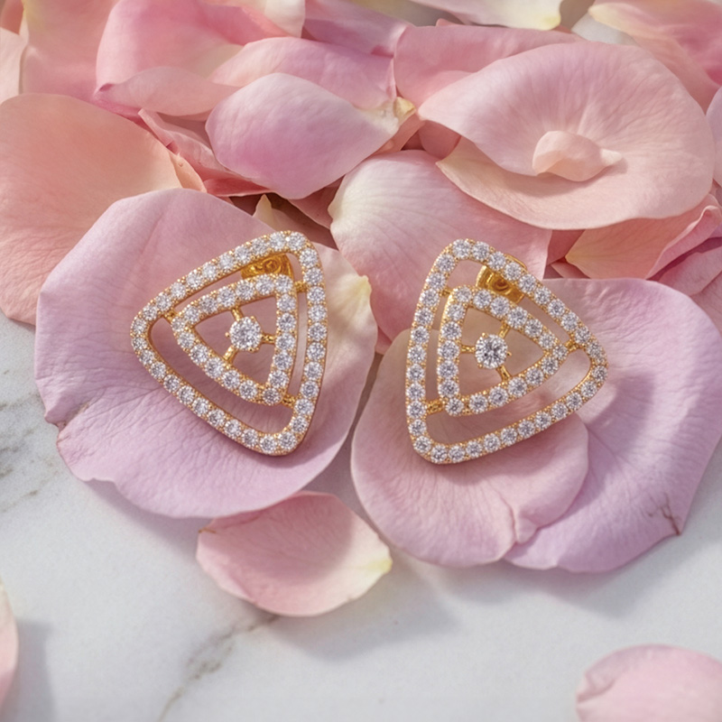 Triangular Stud Earrings in 18K Gold Diamond